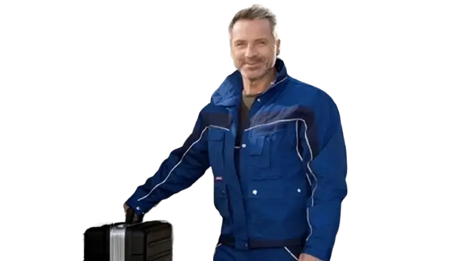 Fontanero especializado preparado para trabajar en Jerez con maletín de herramientas